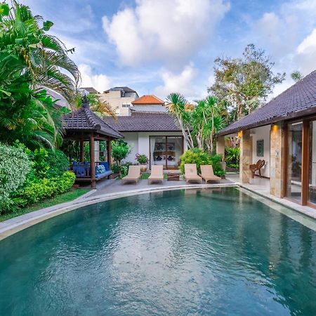 Villa Aveli Seminyak Bagian luar foto